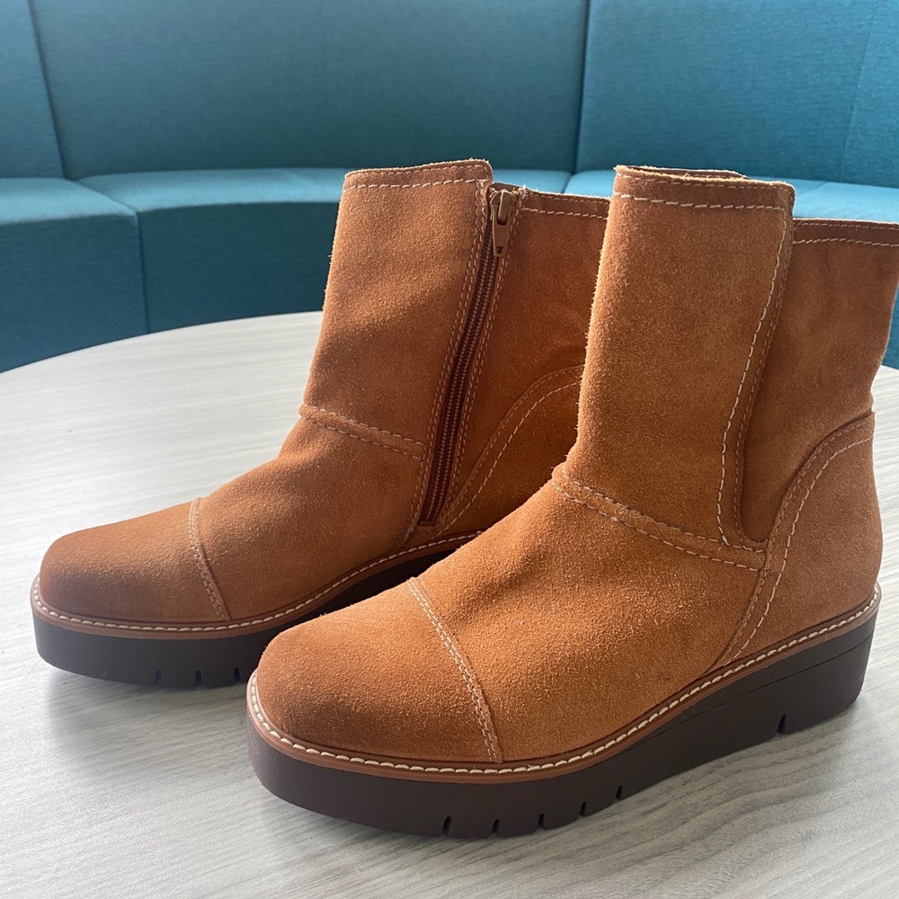 Naturalizer Tan Ankle Booties with Platform Sole